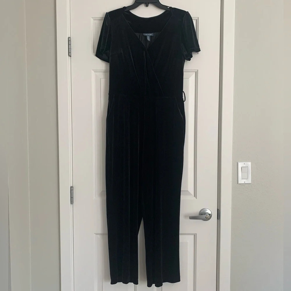 ModCloth Black Velvet Jumpsuit Size M Holiday Party Outfit Evening Christmas NYE